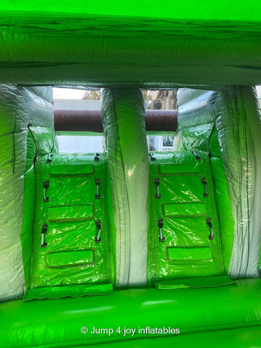 7n1 Jurassic Cave Combo Wet/Dry - Hire in Rhode Island and ...
